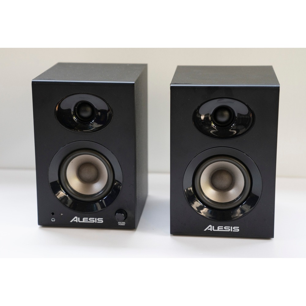 Alesis Elevate 3 Studio Monitors Pair Black Good Bass Boost Cabinet